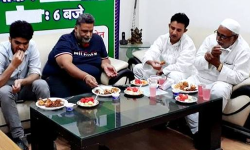 बिहार की राजनीत में एक नया खेल, पप्पू यादव से मिले सीवान के पूर्व सांसद शाहबुद्दीन के बेटे बिहार की राजनीत में एक नया खेल, पप्पू यादव से मिले सीवान के पूर्व सांसद शाहबुद्दीन के बेटे