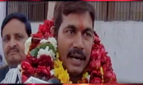 UP : निर्दलीय प्रत्याशी का बयान, मुझे पैसे कमाने हैं, जनता को बनाऊंगा बेवकूफ - देखें VIDEO UP : निर्दलीय प्रत्याशी का बयान, मुझे पैसे कमाने हैं, जनता को बनाऊंगा बेवकूफ - देखें VIDEO