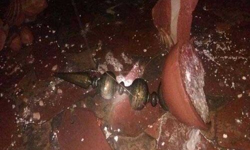 ताजमहल पर आंधी बारिश का कहर, कंगूरा और पिलर टूटे ताजमहल पर आंधी बारिश का कहर, कंगूरा और पिलर टूटे