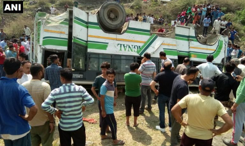हिमाचल प्रदेश में बड़ा हादसा: गहरी खाई में बस गिरने से छह की मौत कई घायल हिमाचल प्रदेश में बड़ा हादसा: गहरी खाई में बस गिरने से छह की मौत कई घायल