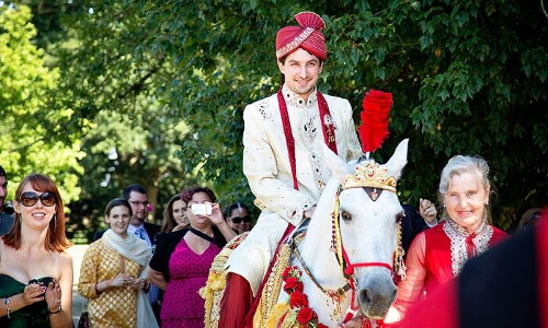 अगर आप वाराणसी में रहते है जरुर पढ़ें ये खबर, वरना बारात में जाकर जा सकते है जेल!