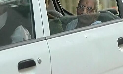 गुजरात चुनाव LIVE : पीएम मोदी की माँ पहुंची वोट डालने दूसरे चरण की वोटिंग जारी गुजरात चुनाव LIVE : पीएम मोदी की माँ पहुंची वोट डालने दूसरे चरण की वोटिंग जारी