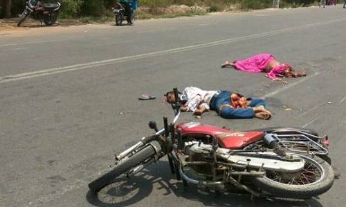 वाराणसी में वाइक सवार महिला और पुरुष की दर्दनाक मौत
