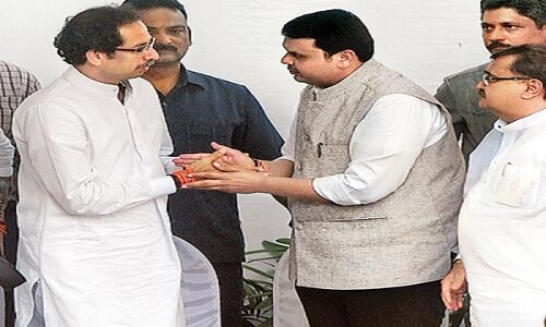 बीजेपी ने शिवसेना को साथ लाने के लिए बढ़ाया एक और कदम, अब वित्त मंत्रालय देने को तैयार