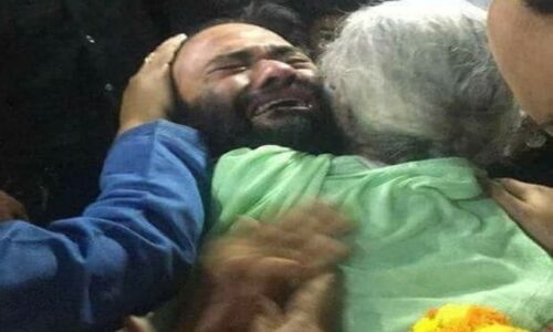 गोरखपुर: डॉ कफील हुए जेल से रिहा, फफक फफक कर रो पड़े बोले अब मेरा भविष्य सिर्फ योगी आदित्यनाथ पर निर्भर