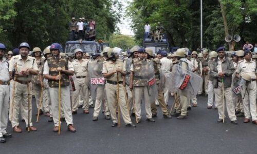 मंदसौर के डीएम एसपी बदले, राहुल किसानों से मिलने के लिए रवाना