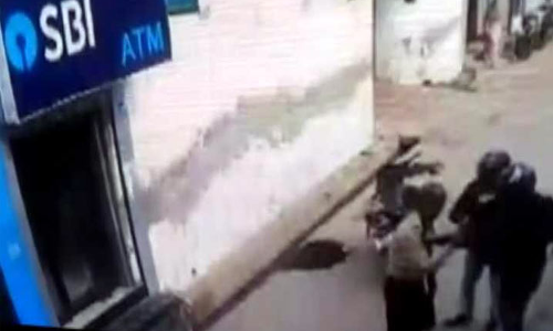 मंत्री की बहन पर हमला, छीन ले गए 50 हजार रुपए से भरा बैग