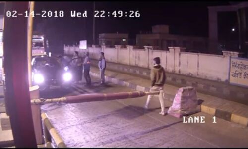 टोल कर्मी को जान से मारने की कोशिश, सीसीटीवी में घटना हुई कैद