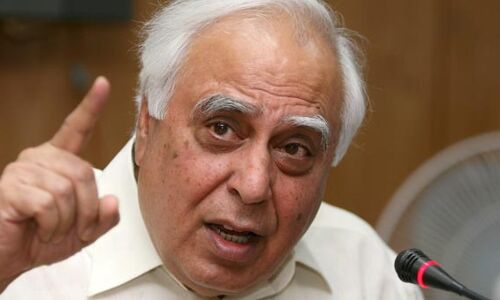 सिब्बल से पाटीदारों की मुलाकात, जानिये क्या हुई बात!