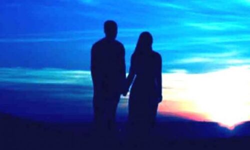 प्रेमी प्रेमिका कर रहे थे नंगे होकर सेक्स, पहुंचे परिजन  फिर क्या हुआ!