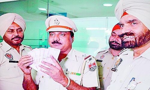 बैंक से निकाले 20 लाख रुपए, 2000 के 25 नोट निकले नकली