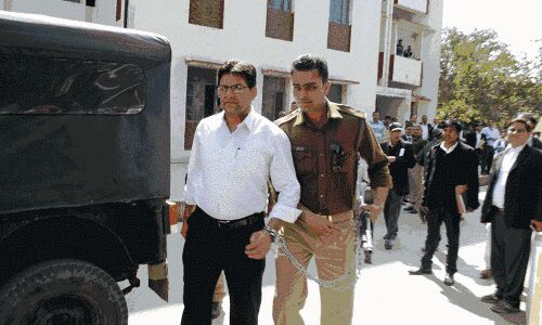 मुज़फ्फर नगर: महिमा आत्महत्त्या के मुख्य आरोपी युधिषिठर को क्राइम ब्रांच ने किया गिरफ्तार मुज़फ्फर नगर: महिमा आत्महत्त्या के मुख्य आरोपी युधिषिठर को क्राइम ब्रांच ने किया गिरफ्तार