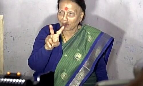 उत्तराखंड चुनाव : कांग्रेस की इंदिरा हृदेश ने हल्दवानी में वोट डाला उत्तराखंड चुनाव : कांग्रेस की इंदिरा हृदेश ने हल्दवानी में वोट डाला