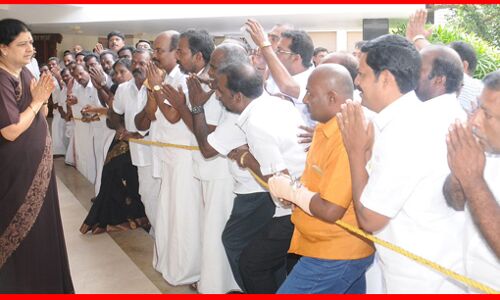 AIADMK की महासचिव बनीं शशिकला AIADMK की महासचिव बनीं शशिकला