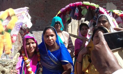 मेहगांव मे एक दर्जन से अधिक महिलायें गंगा से काँवर लाई, नगर के मंदिरो मे शिव का किया जलाभिषेक मेहगांव मे एक दर्जन से अधिक महिलायें गंगा से काँवर लाई, नगर के मंदिरो मे शिव का किया जलाभिषेक