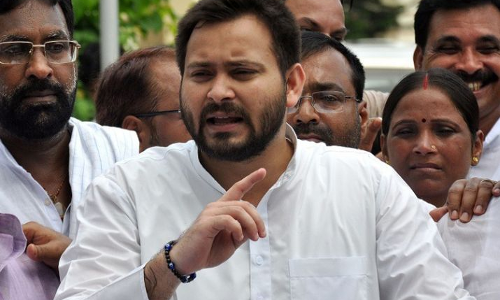 तेजस्वी ने लालटेन जगमगाई, नीतीश के तीर अँधेरे में फेल! तेजस्वी ने लालटेन जगमगाई, नीतीश के तीर अँधेरे में फेल!