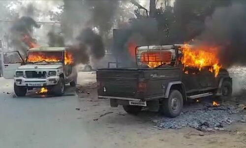 पंजाब में 2 युवकों की मौत के बाद हिंसक प्रदर्शन पंजाब में 2 युवकों की मौत के बाद हिंसक प्रदर्शन