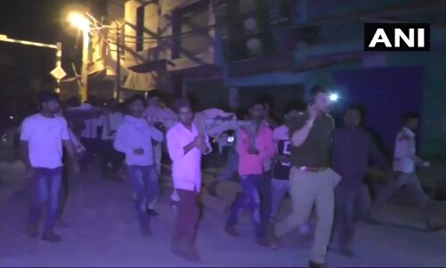 अभी अभी: यूपी के हापुड़ में ट्रेन के इंजन से कटकर 6 लोंगों की दर्दनाक मौत