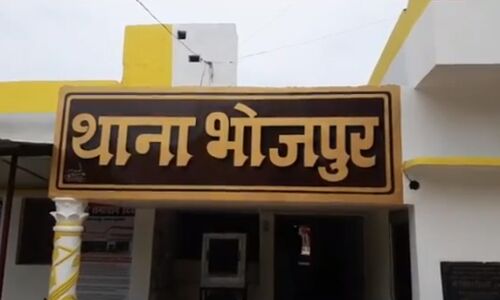 प्रेमी प्रेमिका घर से फरार, प्रेमिका के परिजनों ने लगाई प्रेमी के घर में आग मचा हडकम्प