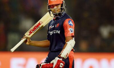 देखें वीडिओ : पृथ्वी शॉ ने लगाया कमाल का हेलीकॉप्टर शॉट