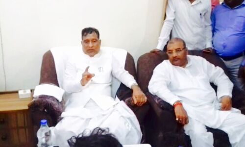 सपा के वरिष्ठ नेता रामगोविंद चौधरी बीजेपी पर बोला हमला,कहा- इशारे पर बेटियो के साथ पुलिस की बर्बरता