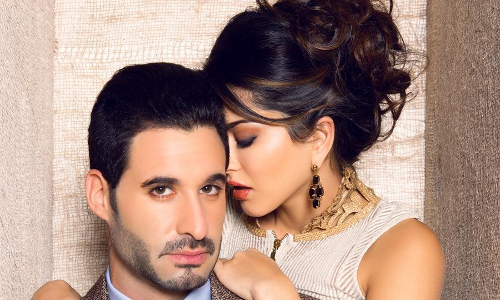 सनी लियोनी व उनके पति पर दर्ज हुआ मुकदमा, जानिए- पूरा मामला