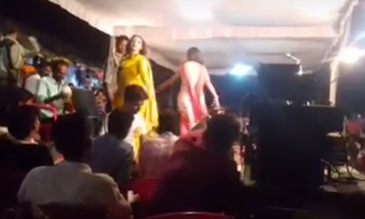 नौटंकी के नाम पर अश्लील डांस, पुलिस बनी मूकदर्शक नौटंकी के नाम पर अश्लील डांस, पुलिस बनी मूकदर्शक