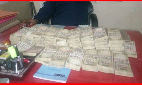 जनशताब्दी एक्सप्रेस में 500 के पुराने नोट में मिले 35 लाख रु.