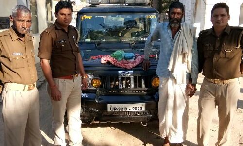 यूपी 100 गाडी ने चरस तस्कर को किया गिरफ्तार यूपी 100 गाडी ने चरस तस्कर को किया गिरफ्तार