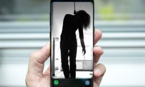 वीडियो कॉल पर मंगेतर से हो रही थी बात,अचानक BHU छात्रा ने लगा ली फांसी