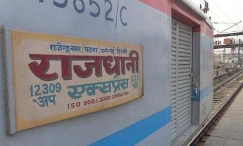 2 रुपये के सिक्के से लूट ली राजधानी एक्सप्रेस, हैरान कर देने वाली खबर जानकर खुद भी बचें!