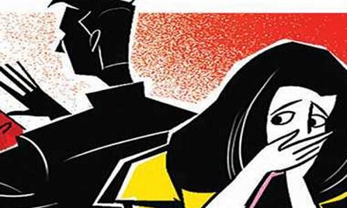 कानपुर: BSF जवान ने राजधानी एक्सप्रेस में महिला से की छेड़छाड़, GRP कर रही है पूछताछ कानपुर: BSF जवान ने राजधानी एक्सप्रेस में महिला से की छेड़छाड़, GRP कर रही है पूछताछ