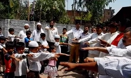 गंगा स्वच्छता और गौ-रक्षा की मदरसा के बच्चो ने ली शपथ, बन्दे मातरम् के लगाए नारे