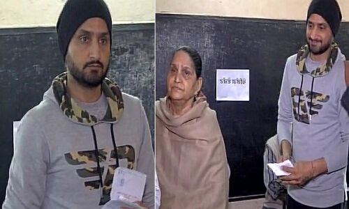 जालंधर में क्रिकेटर हरभजन सिंह अपनी मां के साथ वोट डालने पहुंचे जालंधर में क्रिकेटर हरभजन सिंह अपनी मां के साथ वोट डालने पहुंचे