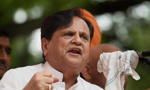 संदेसारा घोटाला मामले कांग्रेस नेता अहमद पटेल के घर पहुंची ईडी की टीम, हुई पूछताछ