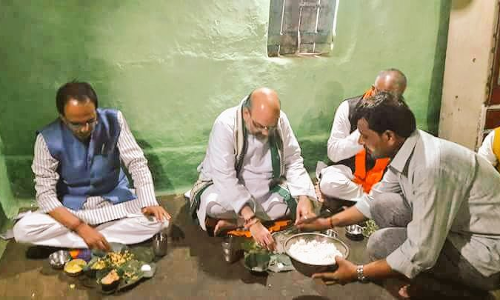 अमित शाह और शिवराज ने जिस आदिवासी के घर भोजन किया, उसके घर में नहीं है शौचालय!