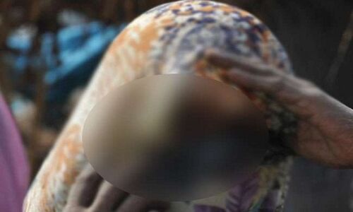 बुलंदशहर जेवर काण्ड में आरोपी पुलिस की गिरफ्त से दूर, वकीलों में आक्रोश बुलंदशहर जेवर काण्ड में आरोपी पुलिस की गिरफ्त से दूर, वकीलों में आक्रोश