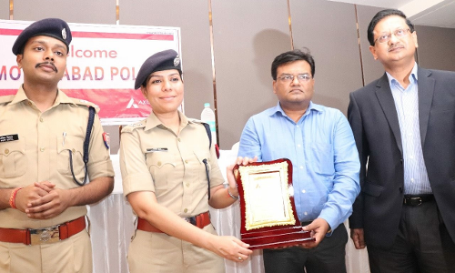 33 लाख के लुटेरों को पकडने वाली मुरादाबाद पुलिस को किया एक्सिस बैंक ने सम्मानित