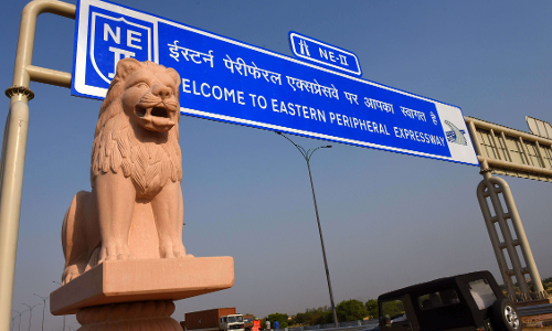 ईस्टर्न पेरिफेरल एक्सप्रेस-वे पर हादसे में एक परिवार के सात लोंगों की मौत, एक साल के बच्चा को नहीं आई कोई चोट ईस्टर्न पेरिफेरल एक्सप्रेस-वे पर हादसे में एक परिवार के सात लोंगों की मौत, एक साल के बच्चा को नहीं आई कोई चोट