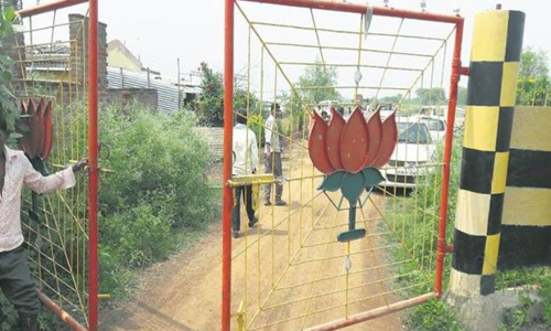 भाजपा नेता की गौशाला में दर्जनों गायों की मौत, नोच नोच कर खा रहे है कुत्ते