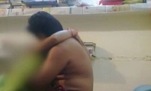 कांग्रेसी नेता ने बेटे-बहू का बनाया अश्लील वीड़ियों, अब दे रहा वाइरल करने की धमकी