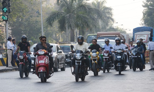 कर्नाटक सरकार का बड़ा फैसला, टू व्हीलर से हटाई जाएगी बैक सीट... जानें क्यों
