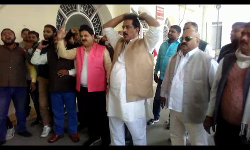 बीजेपी विधायक ने शराब पीकर की ब्राह्मण की पिटाई, कई जिलों में हुआ प्रदर्शन