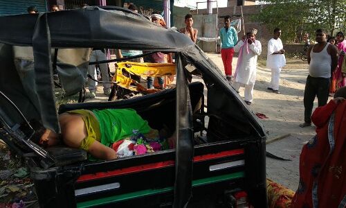 बिहार के समस्तीपुर में ट्रक ऑटो की टक्कर, 8 की मौत बिहार के समस्तीपुर में ट्रक ऑटो की टक्कर, 8 की मौत