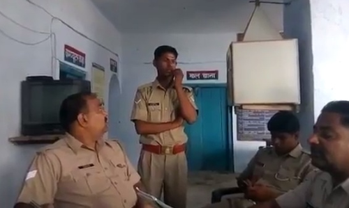 पीलीभीत पुलिस ने फर्जी पुलिसकर्मी को किया गिरफ्तार पीलीभीत पुलिस ने फर्जी पुलिसकर्मी को किया गिरफ्तार