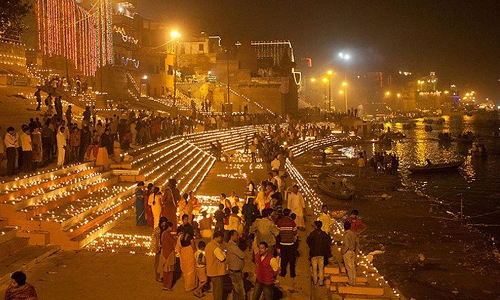 बीजेपी के वरिष्ठ नेता लाल कृष्ण आडवाणी ने देव दीपावली पर मनाया काशी में जन्मदिन