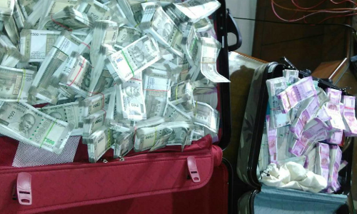 सेना में भर्ती कराने के नाम पर ठगने वाले गैंग का भंडाफोड़, 1.75 करोड़ रुपए बरामद सेना में भर्ती कराने के नाम पर ठगने वाले गैंग का भंडाफोड़, 1.75 करोड़ रुपए बरामद