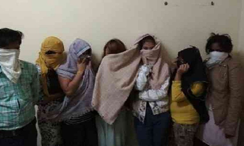 मसाज पार्लर की आड़ में चल रहा था गंदा काम, पुलिस ने छापामार 7 लोगों को किया गिरफ्तार