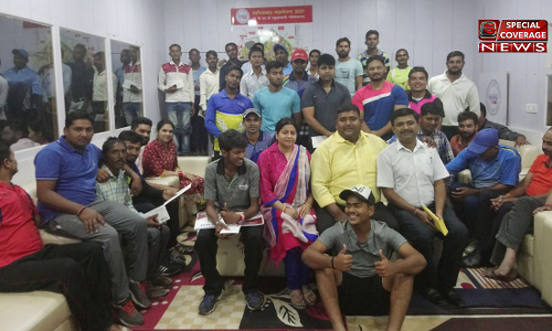 अजय यादव ने टीएनएम अकादमी में दिवाली पर बांटे गिफ्ट