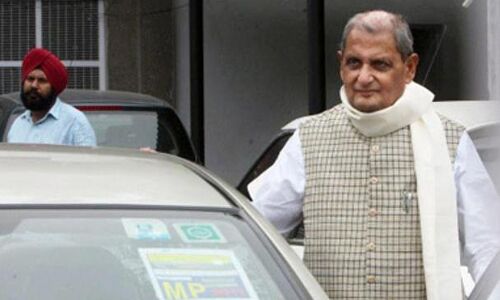 घर में गिरकर घायल हुए सांसंद रेवती रमण सिंह, एयर एंबुलेंस से भेजे गए एम्स